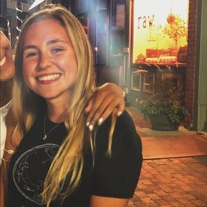 Meet your Posher, Olivia